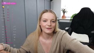 rosekate97 - Fully clothed babe just socializing.