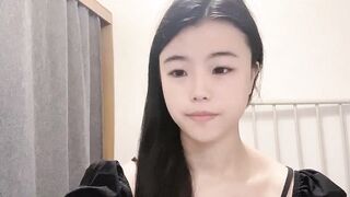 chinesegirlwong -Asian girl talks cutely on camera