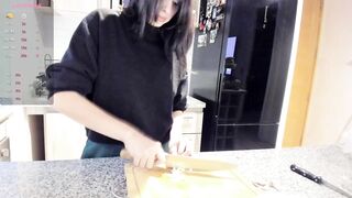 yourfreakygirl - Young chick cooks