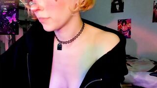 hentaimelody - Young slut shows her little tits