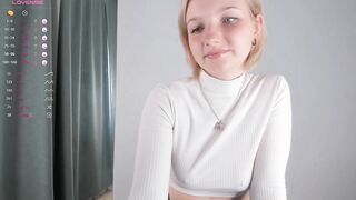 moiragabriel - College girl's having a nice chat