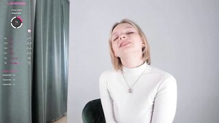 moiragabriel - College girl's having a nice chat