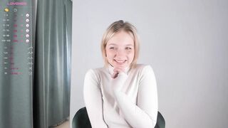 moiragabriel - College girl's having a nice chat