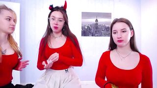 darcy_trixx - Three girlfriends in matching clothes dancing in front of the camera