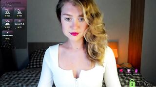 vanessa_maes - Charming young woman sweetly chatting in front of the camera