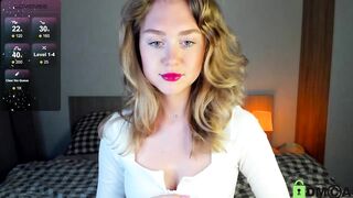 vanessa_maes - Charming young woman sweetly chatting in front of the camera