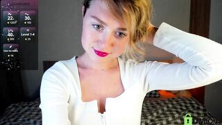 vanessa_maes - Charming young woman sweetly chatting in front of the camera