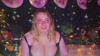 paigestation - A big-titted chick with nice tits is having a nice chat.